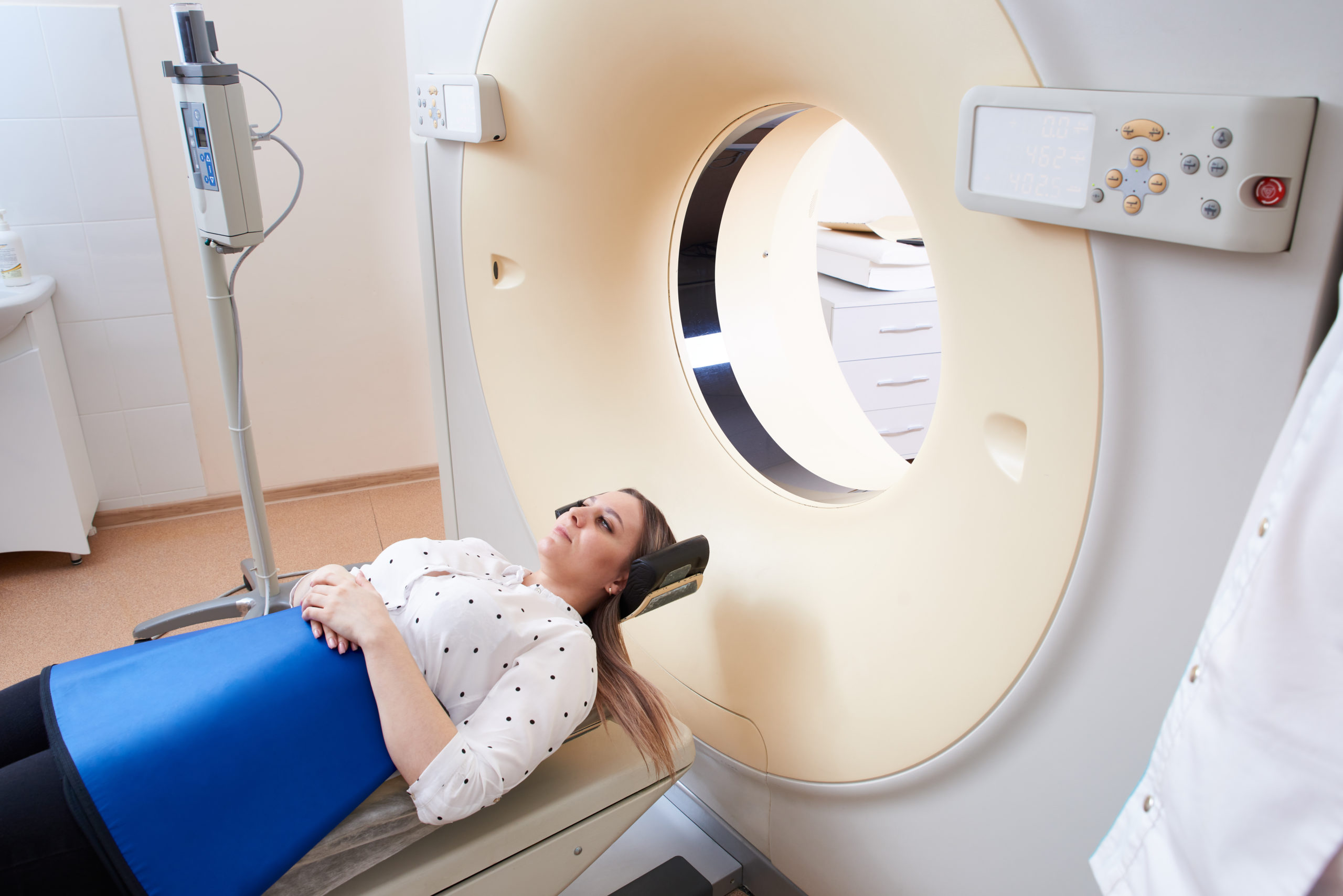 https://mrt-diomag.ru/wp-content/uploads/2021/03/female-patient-undergoing-mri-magnetic-resonance-imaging-in-hospital-medical-equipment-and-health-care-concept-scaled.jpg
